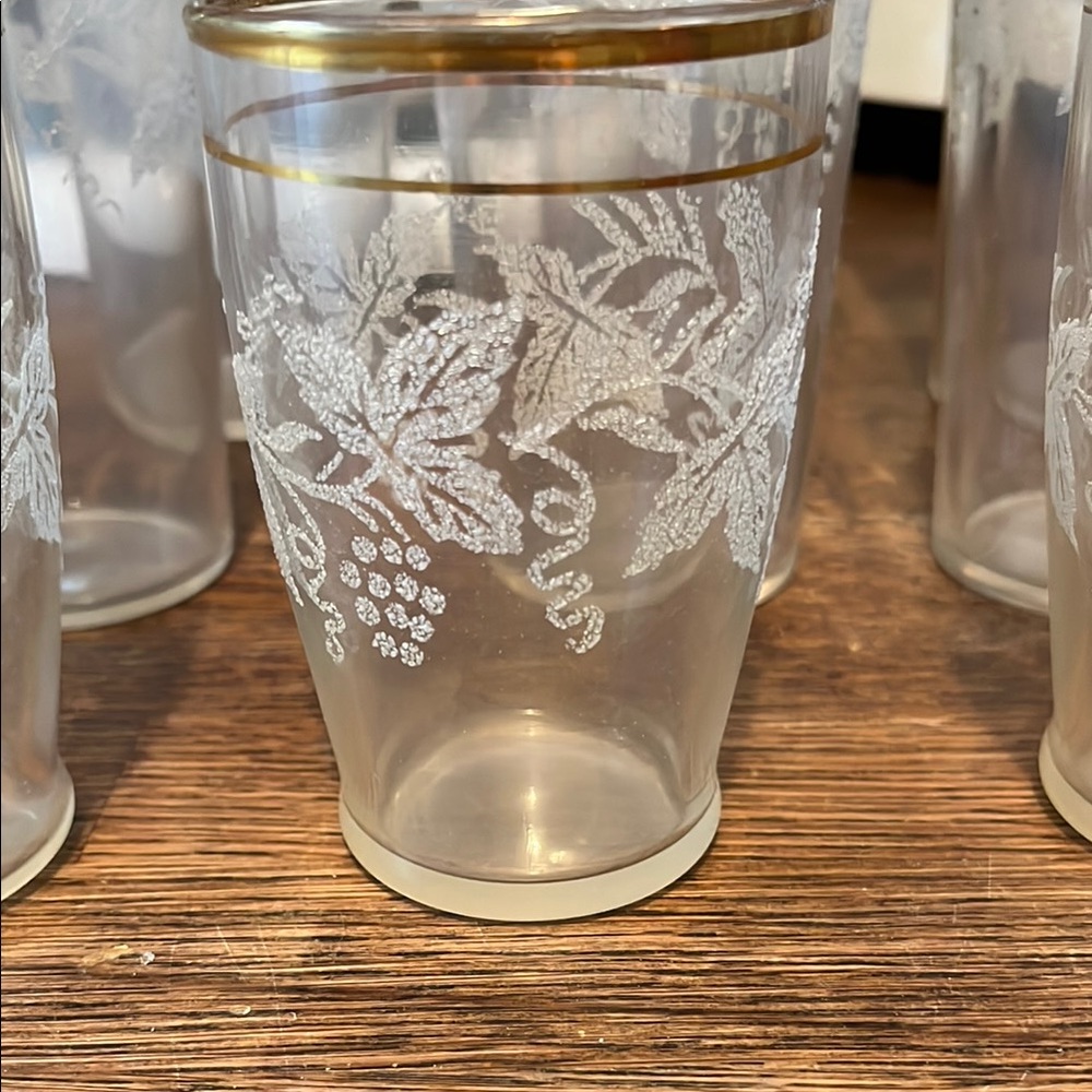 Elegant Gold Rimmed Glass Tumblers